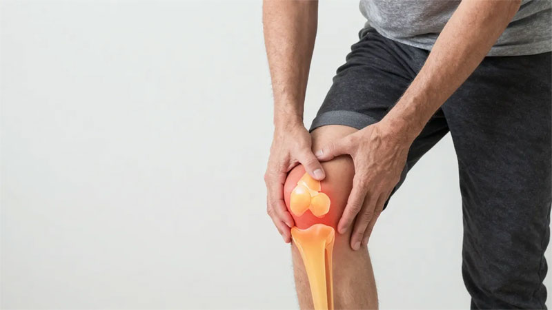 man-with-knee-joint-pain_a man with knee joint pain